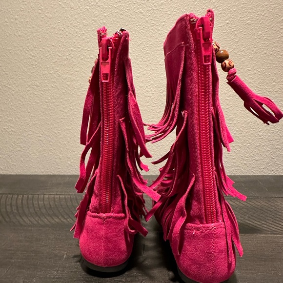 Sitos fuchsia fringe moccasin style zip boot, with bead accent. Baby sz 4 - Picture 7 of 9
